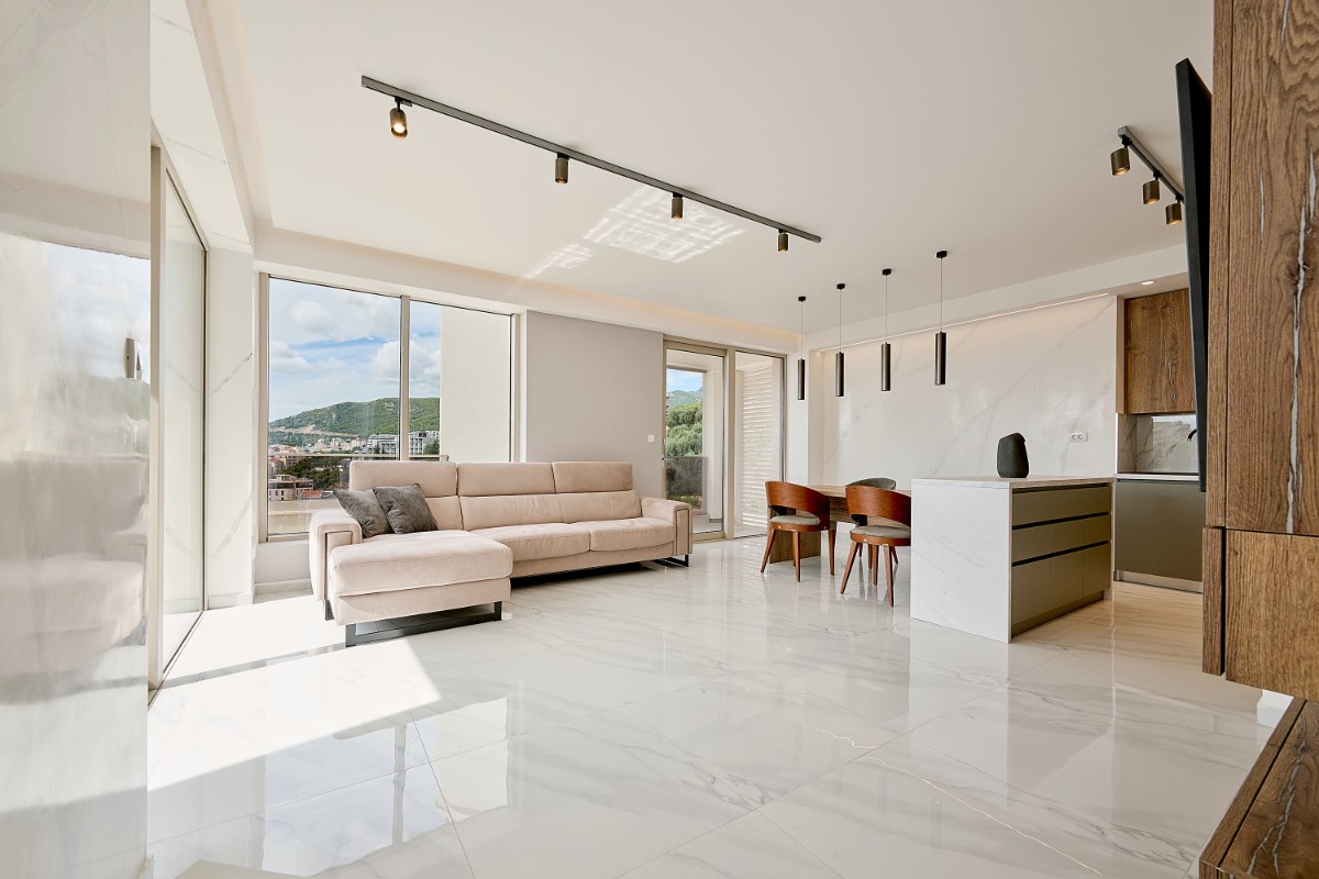 Exclusive Two-Bedroom Apartment with Sea View and Parking, Rafailovići